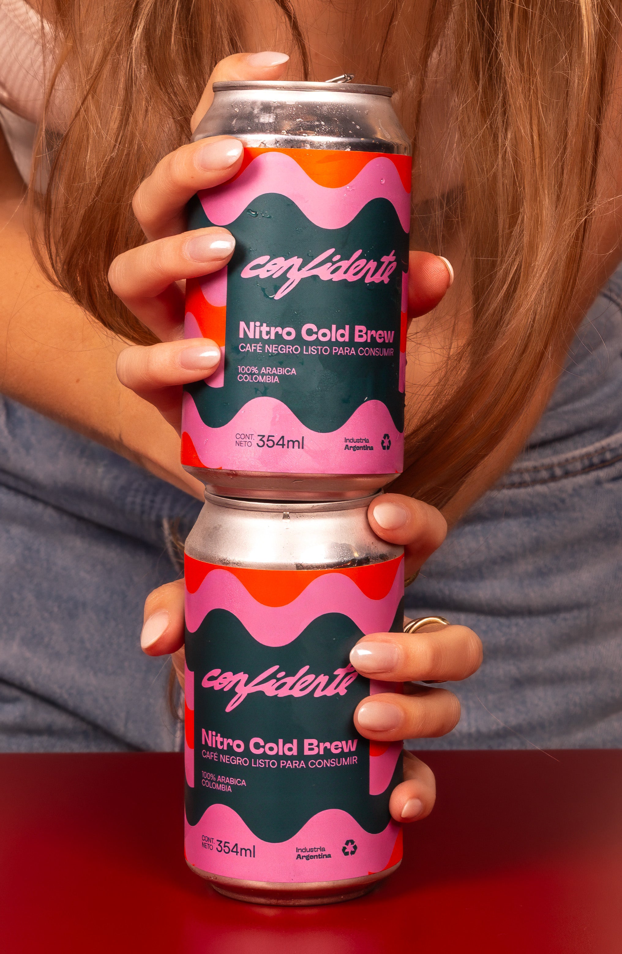 Dos latas de Nitro Cold Brew Confidente Cafe en buenos aires